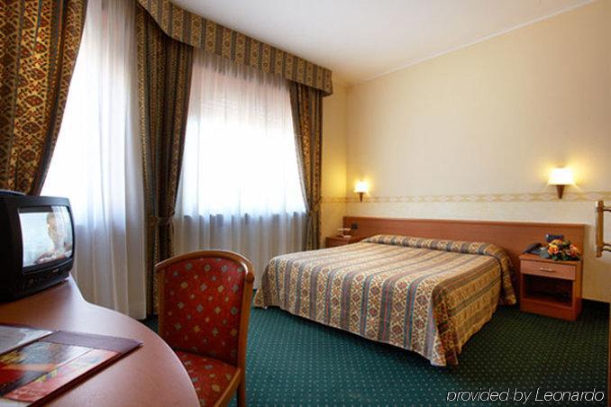 Hotel Dropiluc Druento Zimmer foto